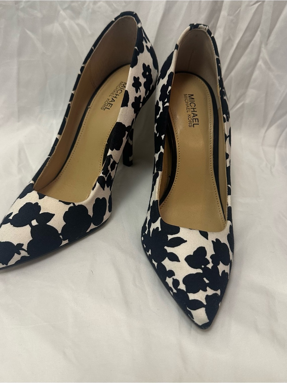 Michael Michael Kors Black and White Floral Pointed Toe Heels 5